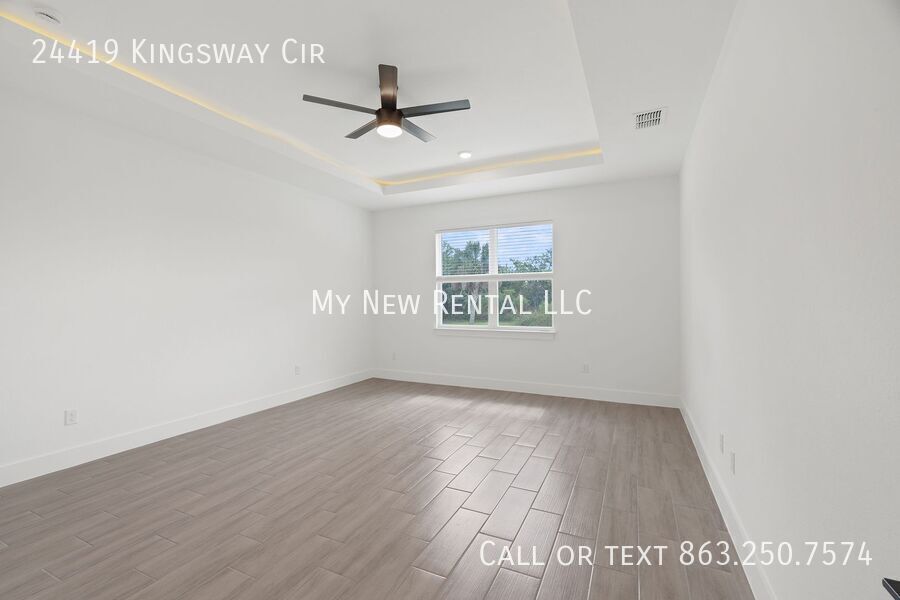 Building Photo - 24419 SW Kingsway Cir