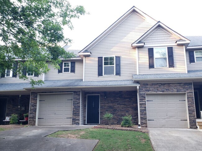 Building Photo - 2BR Townhouse in Canton