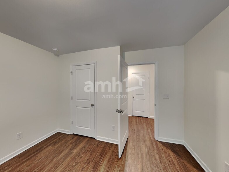 Building Photo - 227 Ivy Brook Dr