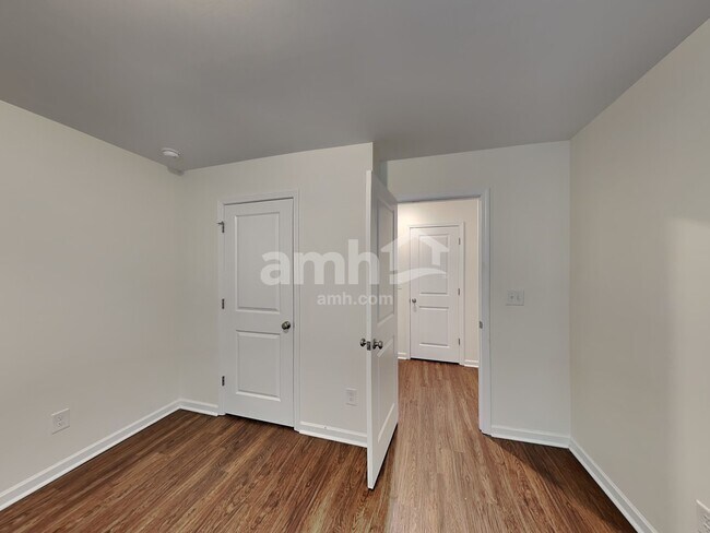 Building Photo - 227 Ivy Brook Dr