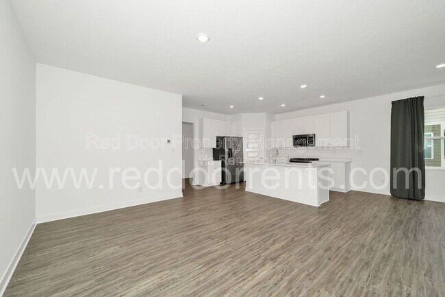 Building Photo - 6380 Apperson Dr