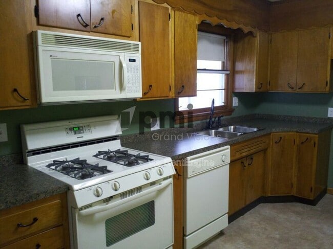 Building Photo - 2317 W Ramsey Dr