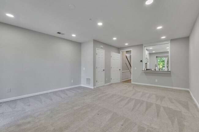 Building Photo - Stylish Condo Near Van Dorn Metro with Dual En Suites