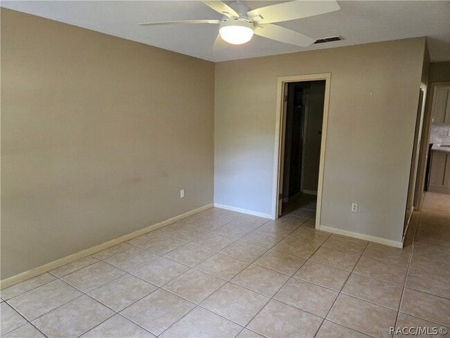 Building Photo - 87 Golfview Dr