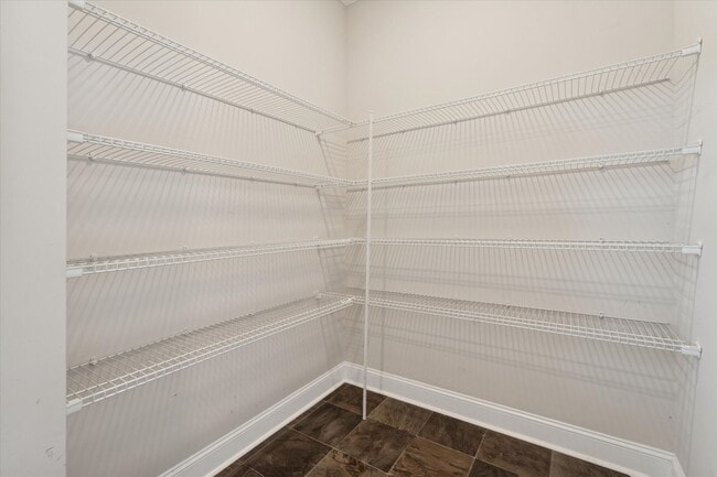 Building Photo - MOVE-IN READY! (Pet Friendly)