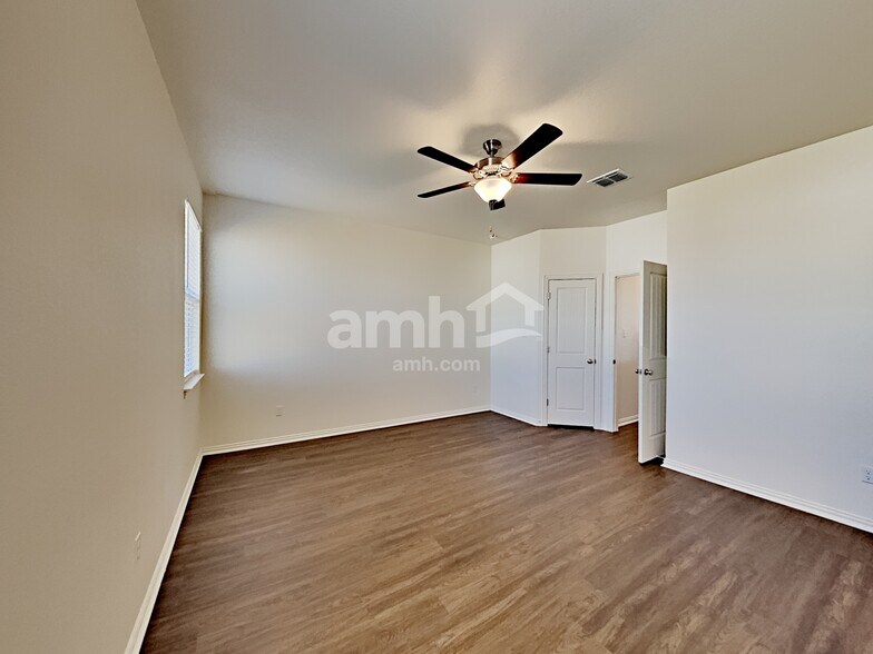 Building Photo - 2709 Meadowood Heights