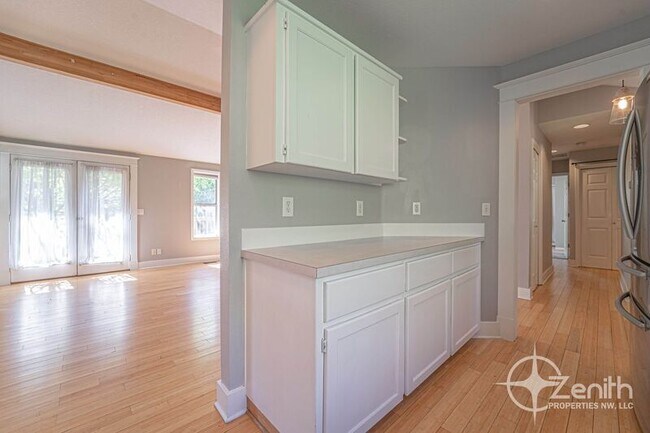 Building Photo - 2819 NE 54th St