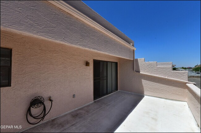 Building Photo - 710 N Resler Dr