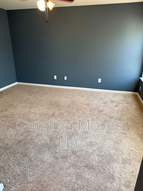 Building Photo - 451 Riverdale Rd