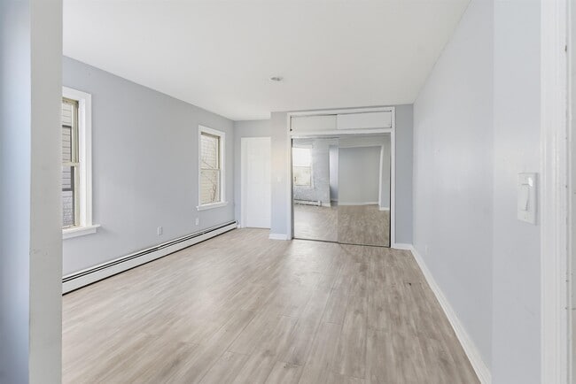 Building Photo - 336 W Palisade Ave