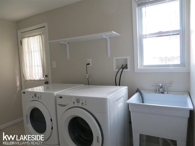 Building Photo - 18270 Sycamore St