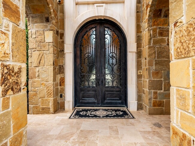 Building Photo - 202 Wellesley Loop