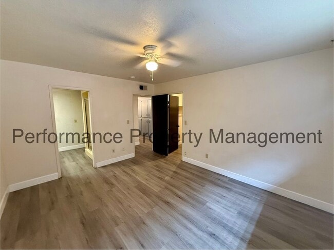 Building Photo - 239 W China Grade Loop