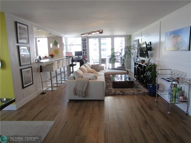 Building Photo - 1370 S Ocean Blvd