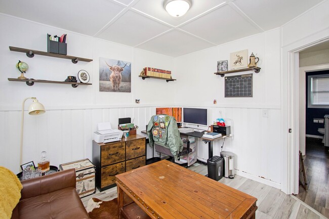 Building Photo - Move In Ready 5 Bedroom Cap Cod!
