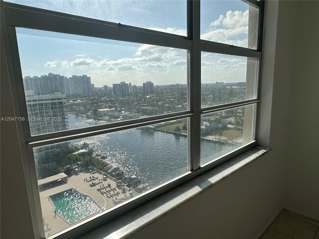 Building Photo - 1965 S Ocean Dr