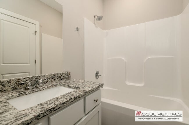 Building Photo - 604 E Martens Ct