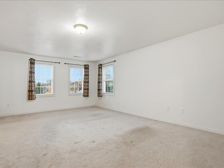 Building Photo - 20 Frongillo Farm Rd