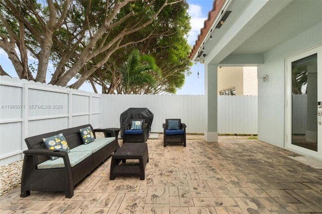 Building Photo - 2328 NE 37th Terrace