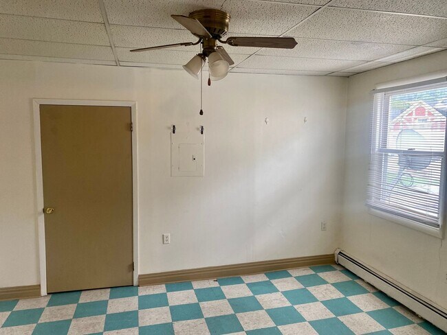 Building Photo - 556 Broadway