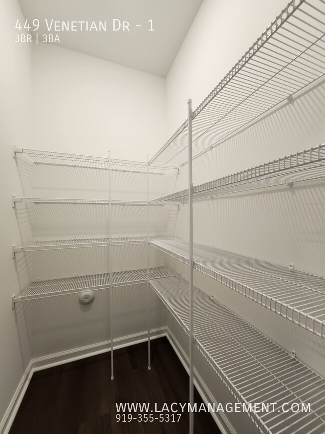 Building Photo - 449 Venetian Dr