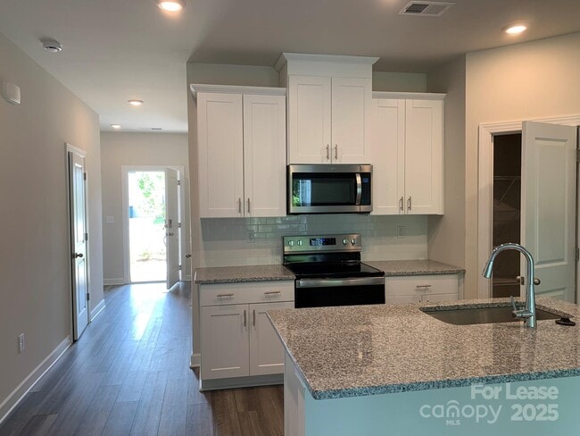 Building Photo - 2348 Belterra Dr