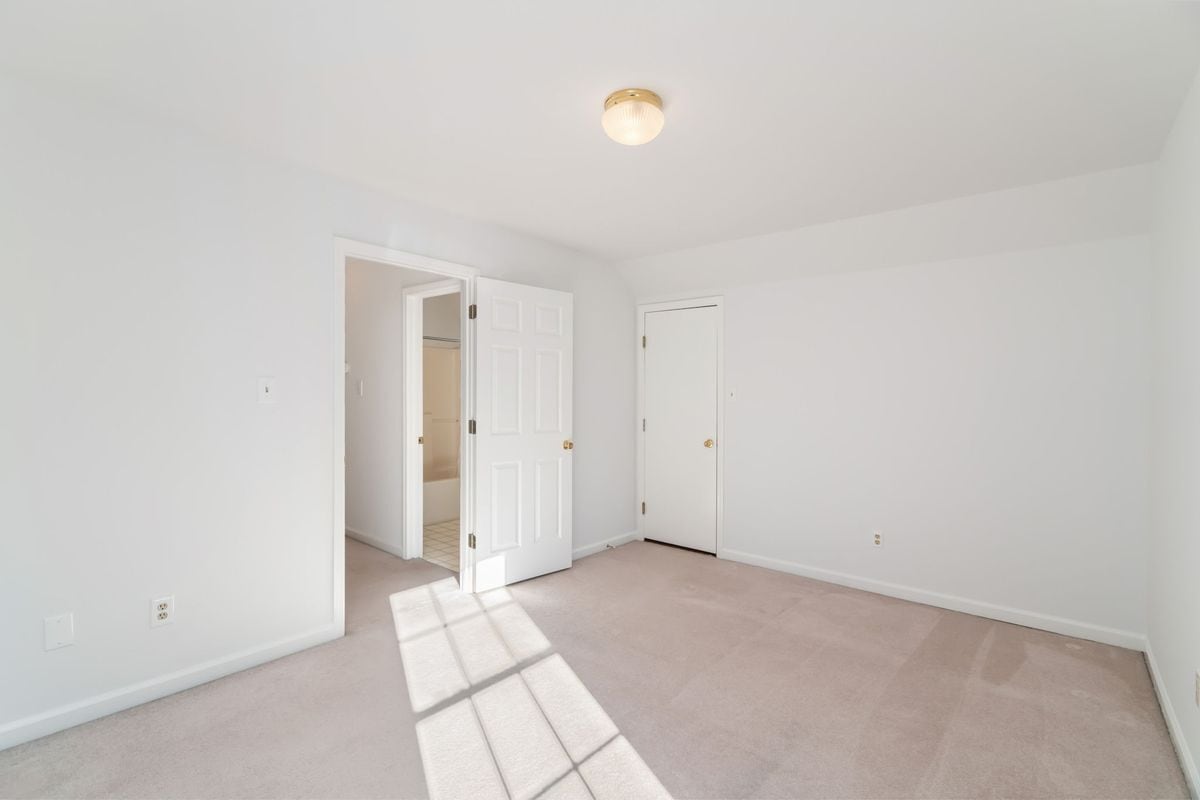 Building Photo - 10149 Highgate Cir