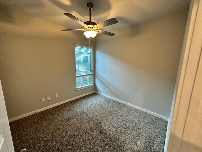 Building Photo - 9732 Grosbeak Ln