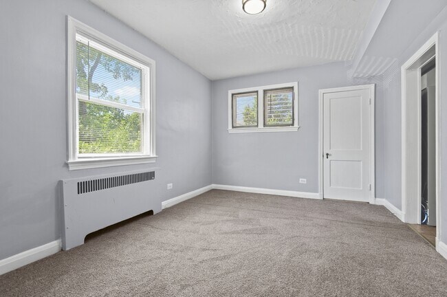 Building Photo - 2600 N Longwood St