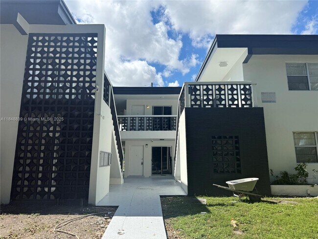 Building Photo - 16890 NE 21st Ave