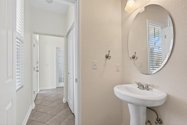 Building Photo - 2068 Herzog