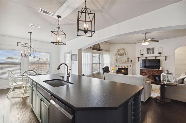 Building Photo - 525 Braewick Dr