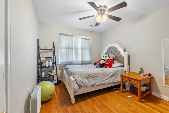 Building Photo - Spacious, Remodeled 3-Bedroom Home in Quie...