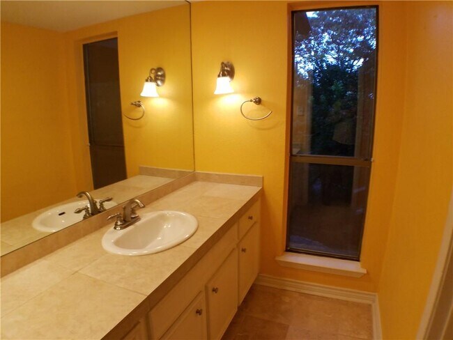 Building Photo - 6201 Highland Hills Dr