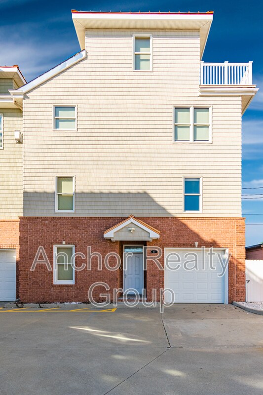 Building Photo - 217 16th St