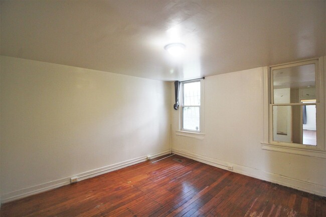 Building Photo - 2025/2026 JHU Off-Campus Awesome 6bd/3ba s...