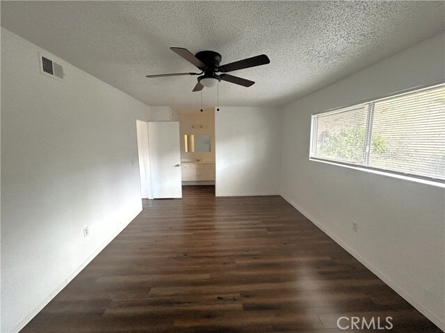 Building Photo - 2430 S Ridgewood Dr