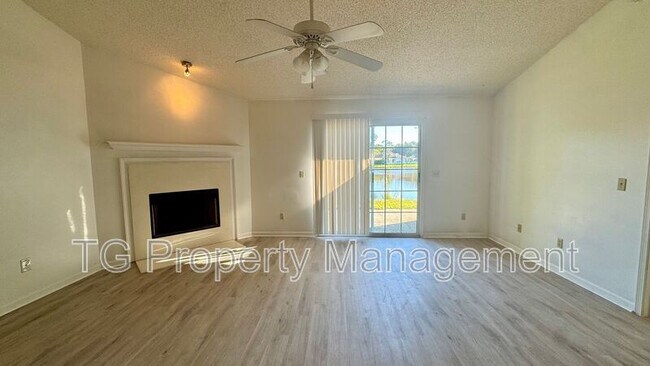 Building Photo - 3696 Barbizon Cir N