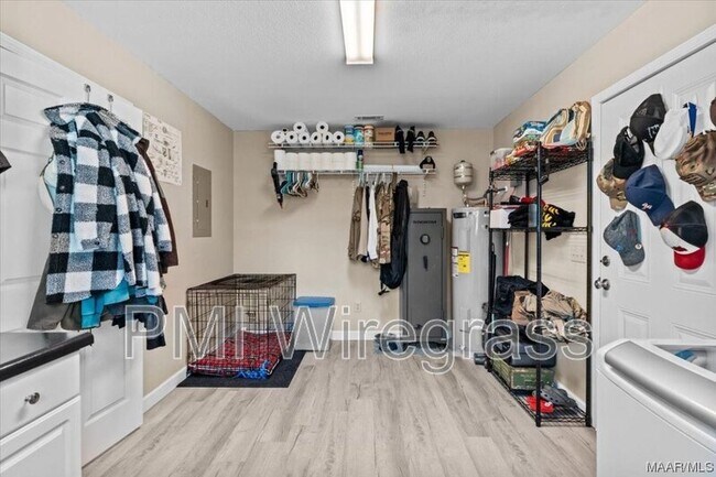 Building Photo - 209 E Mcgowan St