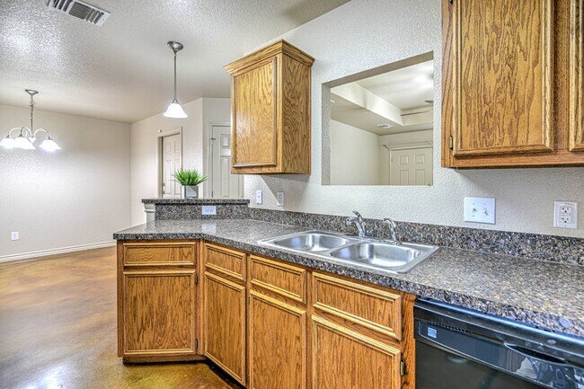 Building Photo - 1607 Powder River Dr APT A