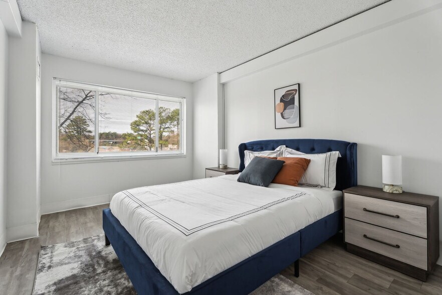 Building Photo - 1711 Bellevue Ave