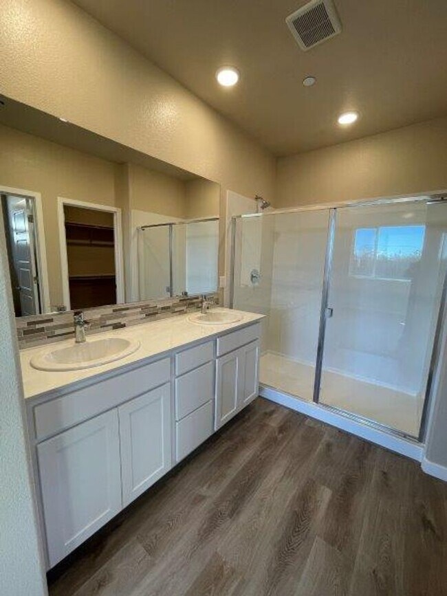 Building Photo - Great Galt 3 Bedroom