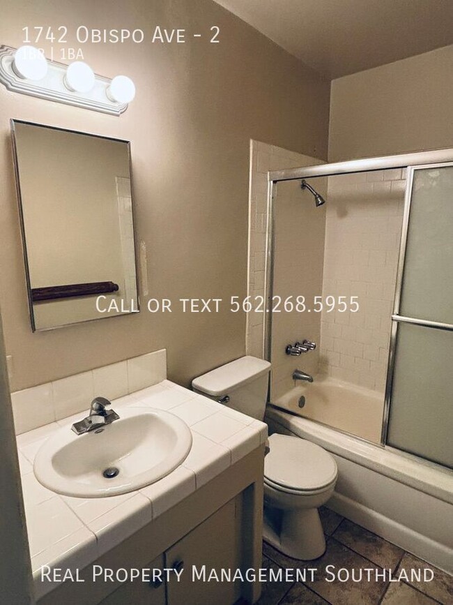 Building Photo - Spacious 1 BD + 1 Bath in gated building i...