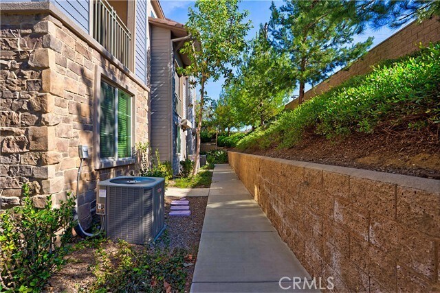 Building Photo - 609 Savi Dr