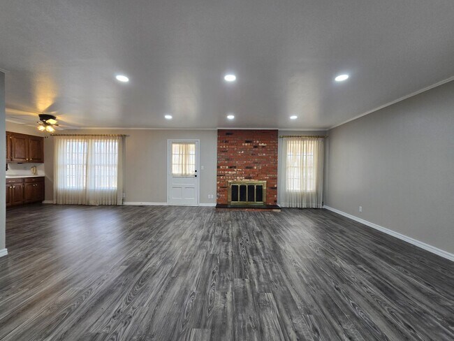 Building Photo - 3 Bedroom 2 Bath home in Shawnee!