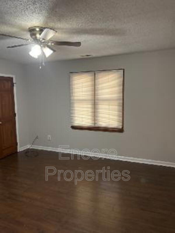 Building Photo - 6555 English Oaks Dr