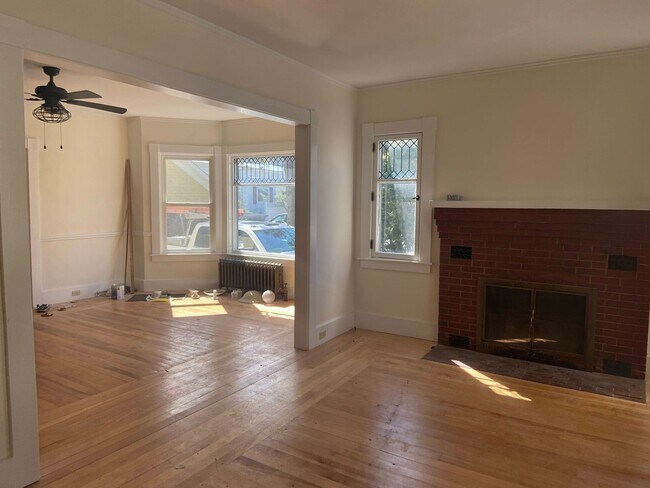 Building Photo - 4 bedroom single family home with two car garage