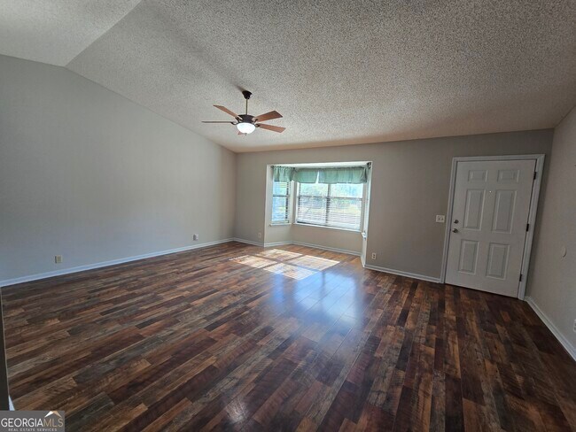 Building Photo - 425 Sunnyside Dr