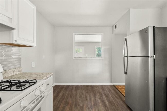 Building Photo - 220 Opal Dr