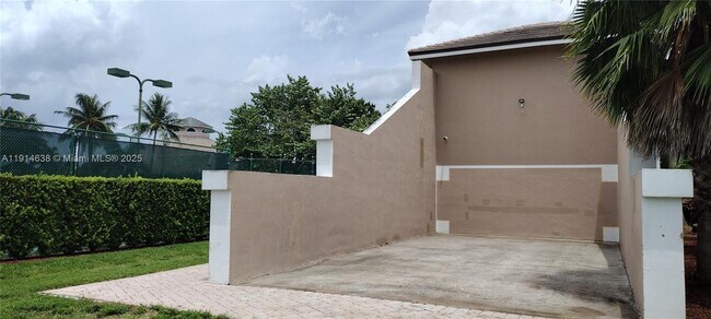 Building Photo - 8092 Driggs Hill